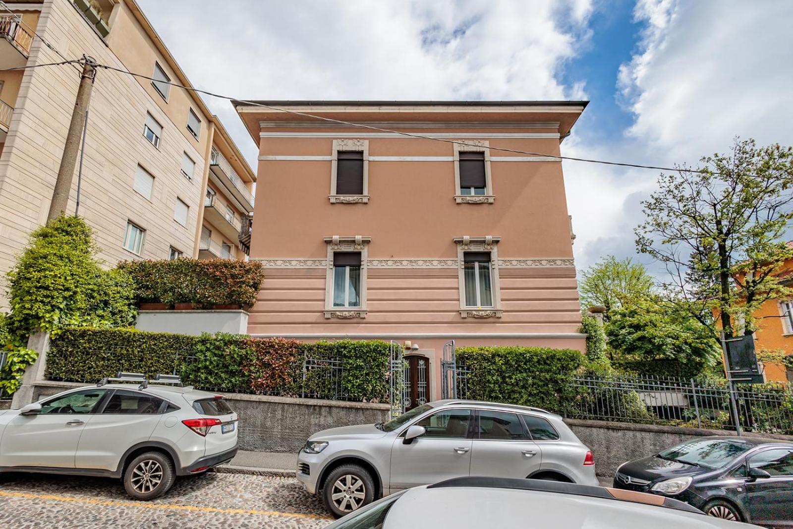 Liberty Villa & Winter Garden Bergamo Bagian luar foto